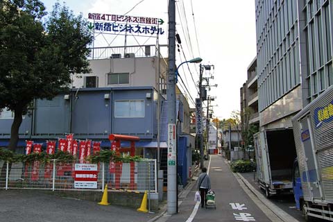 新宿（新宿四丁目ビジネス旅館街）ドヤ街だった旧旭町。 – 古今東西舎