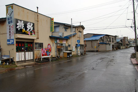 能代(新柳町遊廓跡地)明治45年、柳町の遊廓が男鹿街道脇に移転。 古今東西舎