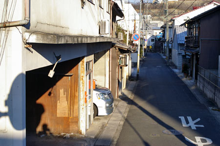 津山(津山遊廓跡地)材木町の追廻馬場跡地。本琳寺近くの通り。 古今東西舎